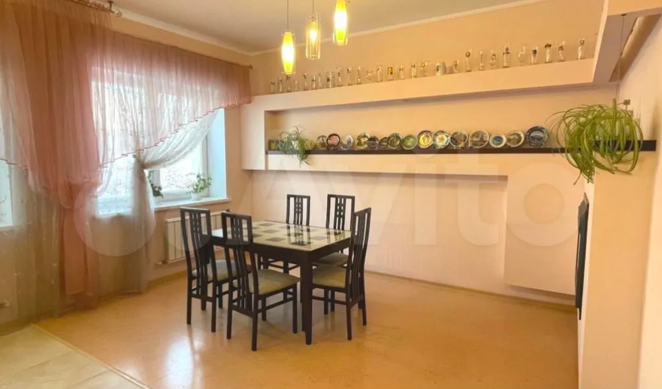 Вид на Енисей и уважаемые соседи: коттедж за 130 млн выставили на продажу в Красноярске 2 Вид на Енисей и уважаемые соседи: коттедж за 130 млн выставили на продажу в Красноярске 2