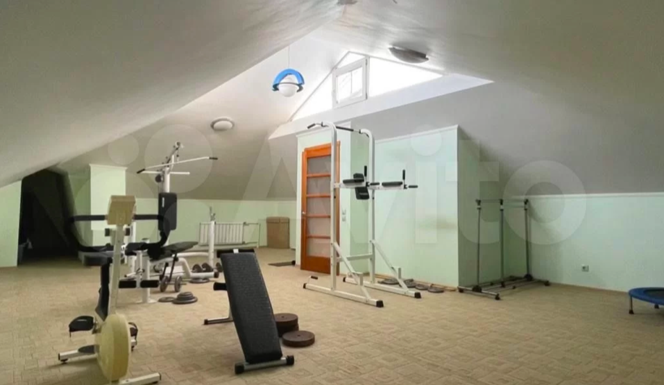 Вид на Енисей и уважаемые соседи: коттедж за 130 млн выставили на продажу в Красноярске 3 Вид на Енисей и уважаемые соседи: коттедж за 130 млн выставили на продажу в Красноярске 3