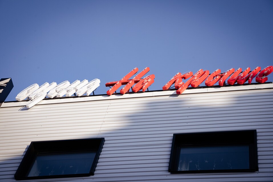 Решить задачу со звездочкой: в «Пушке» открыли «Сцену на крыше» 1 Решить задачу со звездочкой: в «Пушке» открыли «Сцену на крыше» 1