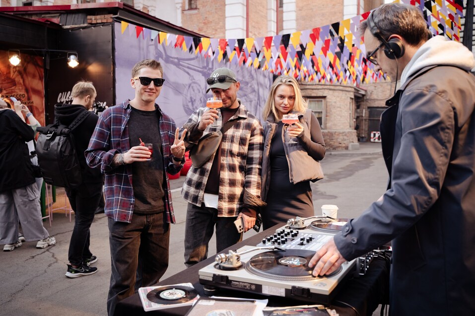 Решить задачу со звездочкой: в «Пушке» открыли «Сцену на крыше» 2 Решить задачу со звездочкой: в «Пушке» открыли «Сцену на крыше» 2