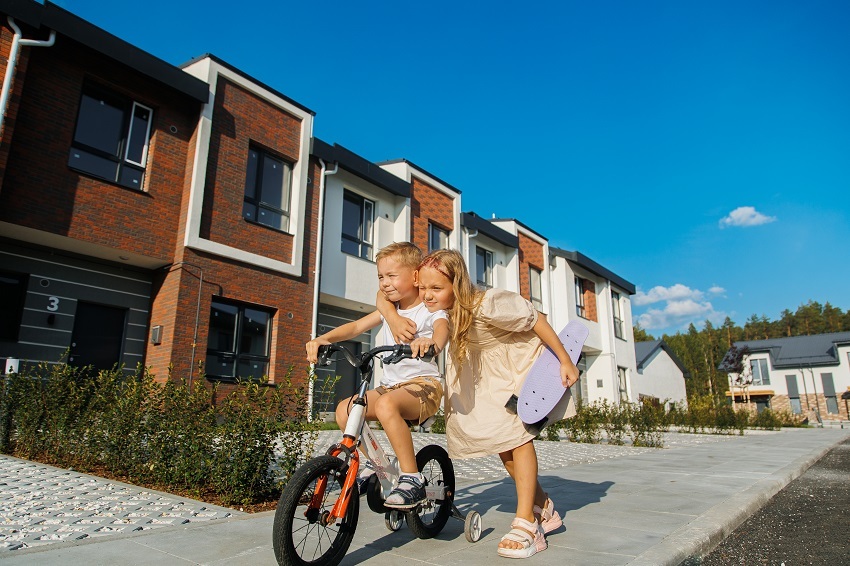 Пройти по Абрикосовой, свернуть на… Тисовую 2 Пройти по Абрикосовой, свернуть на… Тисовую 2