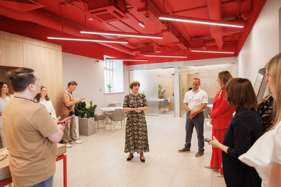 «Мы же русские люди — а поговорить?». В Альфа-Банке раскрыли секрет успеха phygital-офисов 7 «Мы же русские люди — а поговорить?». В Альфа-Банке раскрыли секрет успеха phygital-офисов 7