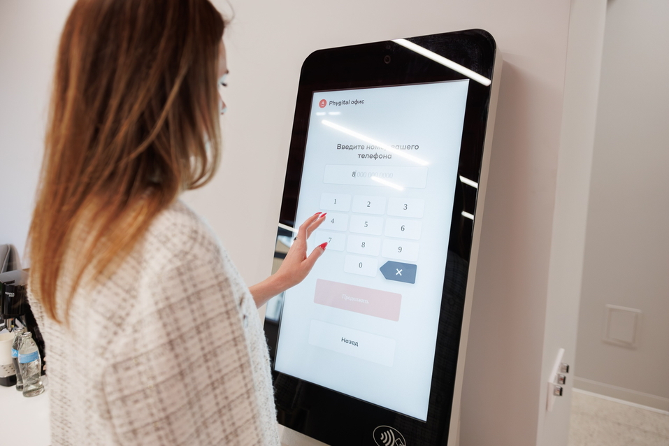 «Мы же русские люди — а поговорить?». В Альфа-Банке раскрыли секрет успеха phygital-офисов 8 «Мы же русские люди — а поговорить?». В Альфа-Банке раскрыли секрет успеха phygital-офисов 8