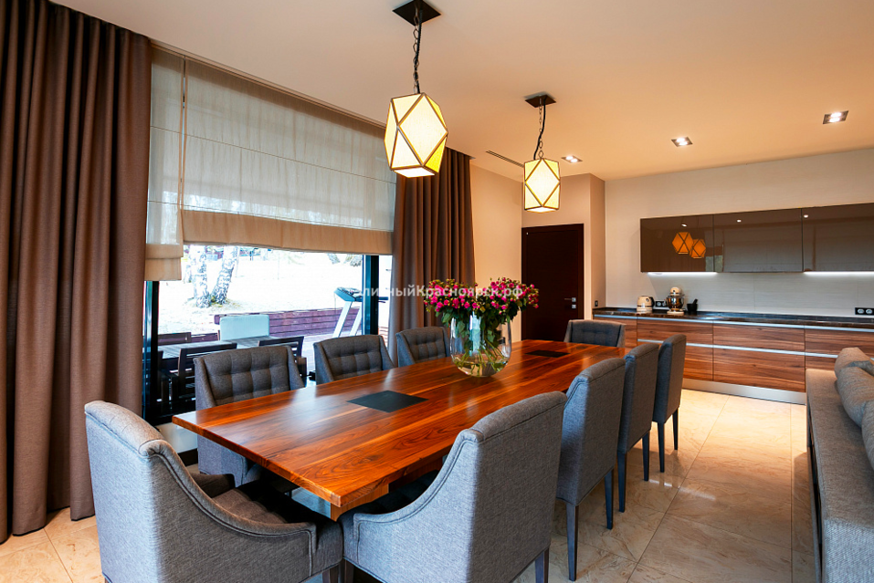 «Дом будущего» с террасой и банным комплексом продают за 110 млн в Красноярске 2 «Дом будущего» с террасой и банным комплексом продают за 110 млн в Красноярске 2