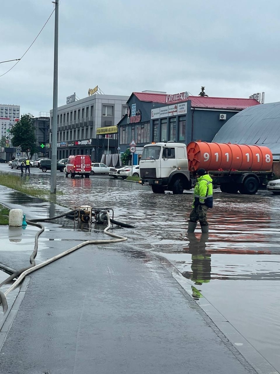 В Тюмени выпала месячная норма осадков. Затопило новый микрорайон 1 В Тюмени выпала месячная норма осадков. Затопило новый микрорайон 1