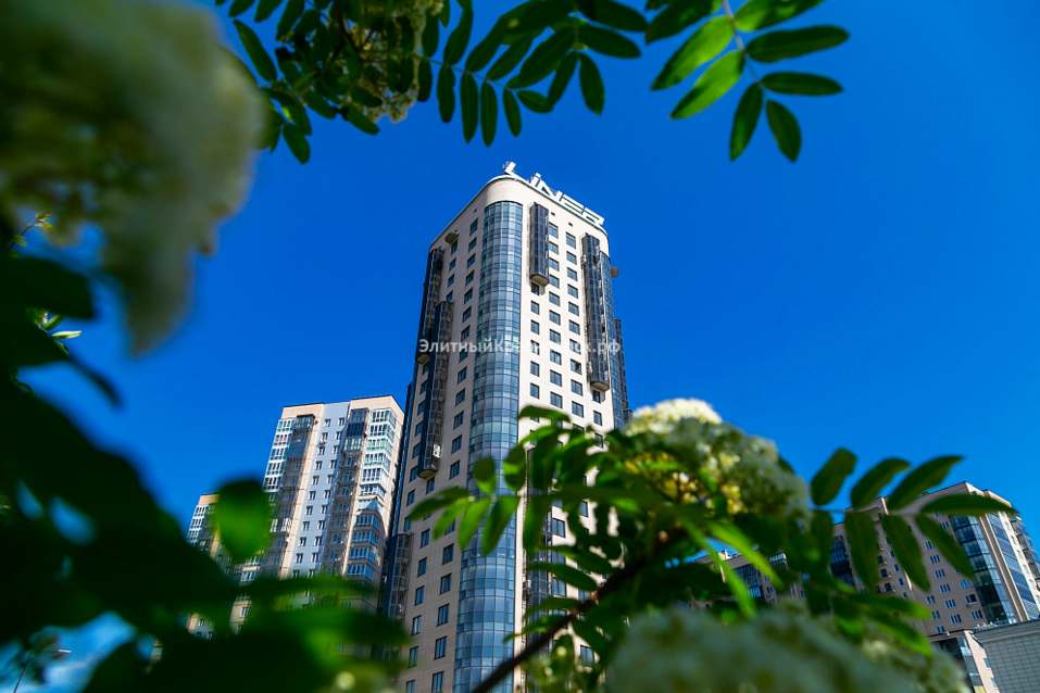 «Белый куб», панорамы и респектабельные соседи: квартиру близ Татышева продают за 47 млн 1 «Белый куб», панорамы и респектабельные соседи: квартиру близ Татышева продают за 47 млн 1