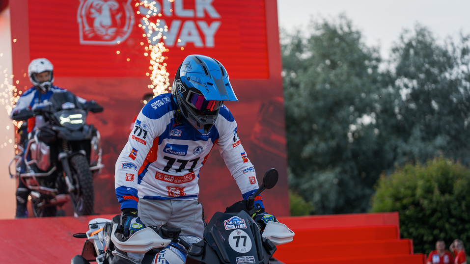 Директор «ЭлитАвто» Константин Бяков участвует в ралли «Шелковый путь» 1 Директор «ЭлитАвто» Константин Бяков участвует в ралли «Шелковый путь» 1