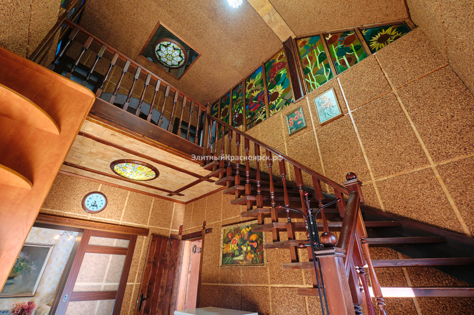 Коттедж с цветущим садом и русской баней продают за 25 млн в Красноярске 2 Коттедж с цветущим садом и русской баней продают за 25 млн в Красноярске 2