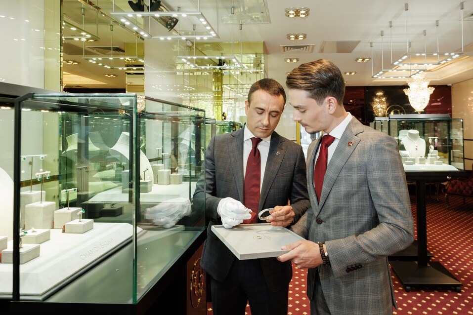 «Дети приходят в бизнес — это естественно. Не все хотят, но ювелирный бизнес — интересный» 4 «Дети приходят в бизнес — это естественно. Не все хотят, но ювелирный бизнес — интересный» 4