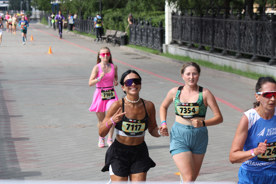 «Железные люди» из 46 регионов России преодолели триатлон в Екатеринбурге / ФОТОРЕПОРТАЖ 11 «Железные люди» из 46 регионов России преодолели триатлон в Екатеринбурге / ФОТОРЕПОРТАЖ 11