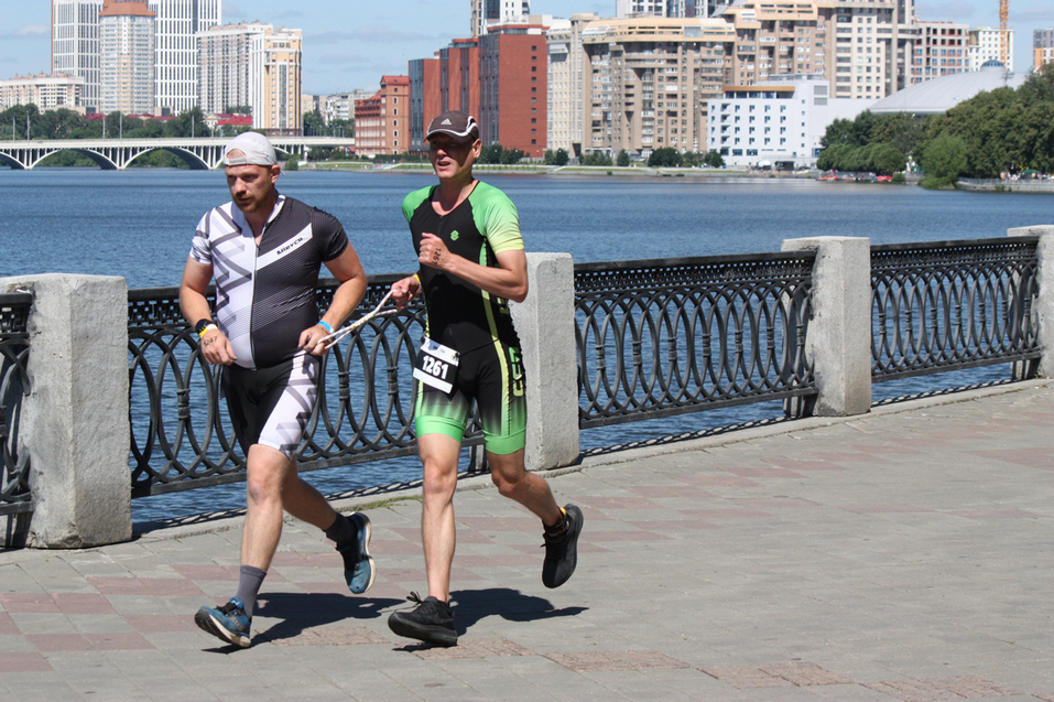 «Железные люди» из 46 регионов России преодолели триатлон в Екатеринбурге / ФОТОРЕПОРТАЖ 12 «Железные люди» из 46 регионов России преодолели триатлон в Екатеринбурге / ФОТОРЕПОРТАЖ 12