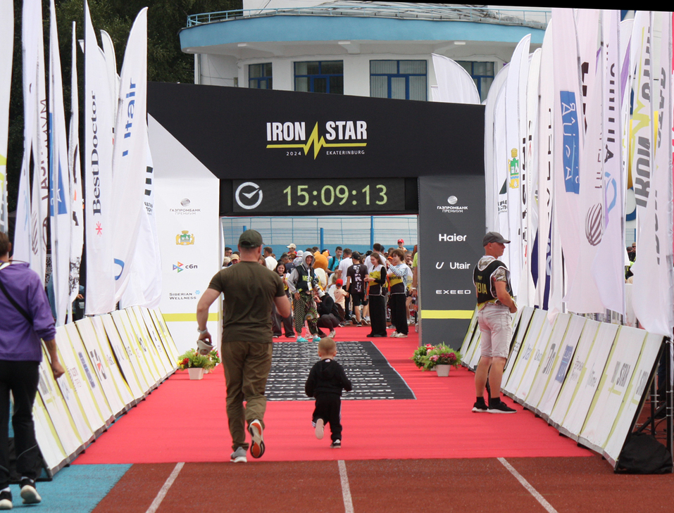 «Железные люди» из 46 регионов России преодолели триатлон в Екатеринбурге / ФОТОРЕПОРТАЖ 15 «Железные люди» из 46 регионов России преодолели триатлон в Екатеринбурге / ФОТОРЕПОРТАЖ 15