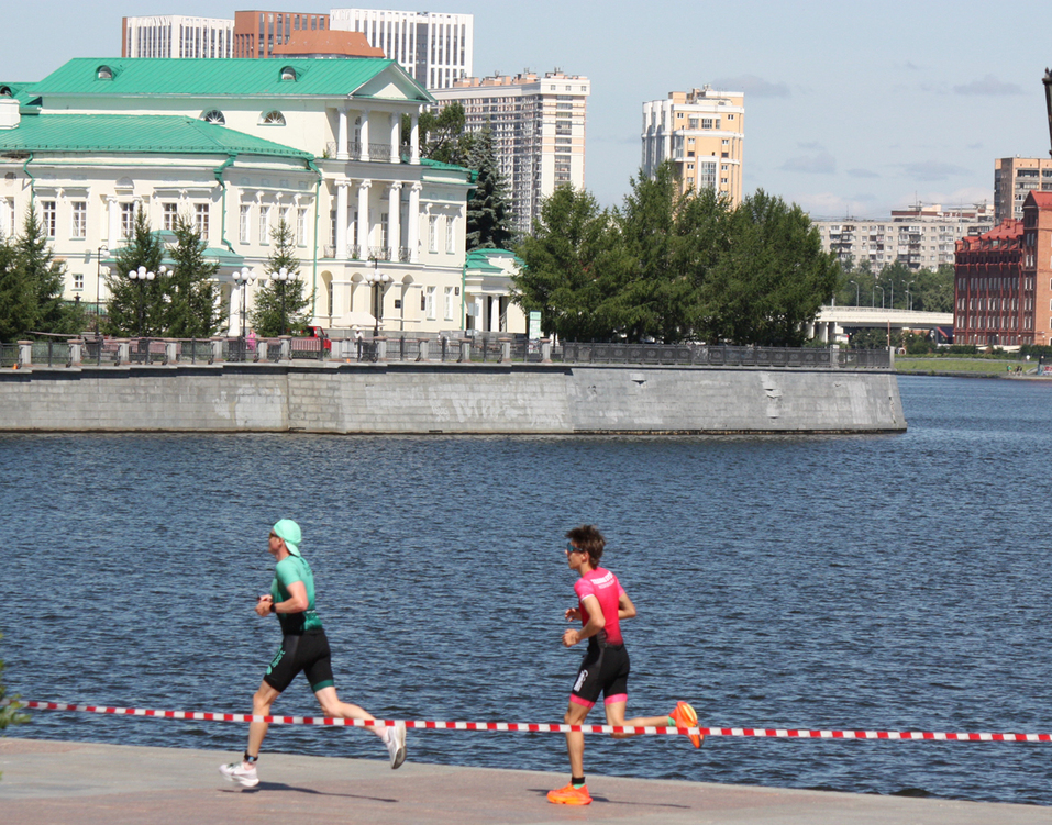 «Железные люди» из 46 регионов России преодолели триатлон в Екатеринбурге / ФОТОРЕПОРТАЖ 13 «Железные люди» из 46 регионов России преодолели триатлон в Екатеринбурге / ФОТОРЕПОРТАЖ 13