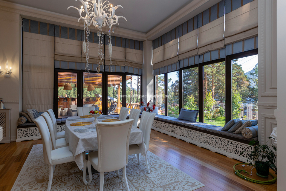 Дом с витражами и парковкой для яхты продают на Красноярском море за 36 млн 1 Дом с витражами и парковкой для яхты продают на Красноярском море за 36 млн 1