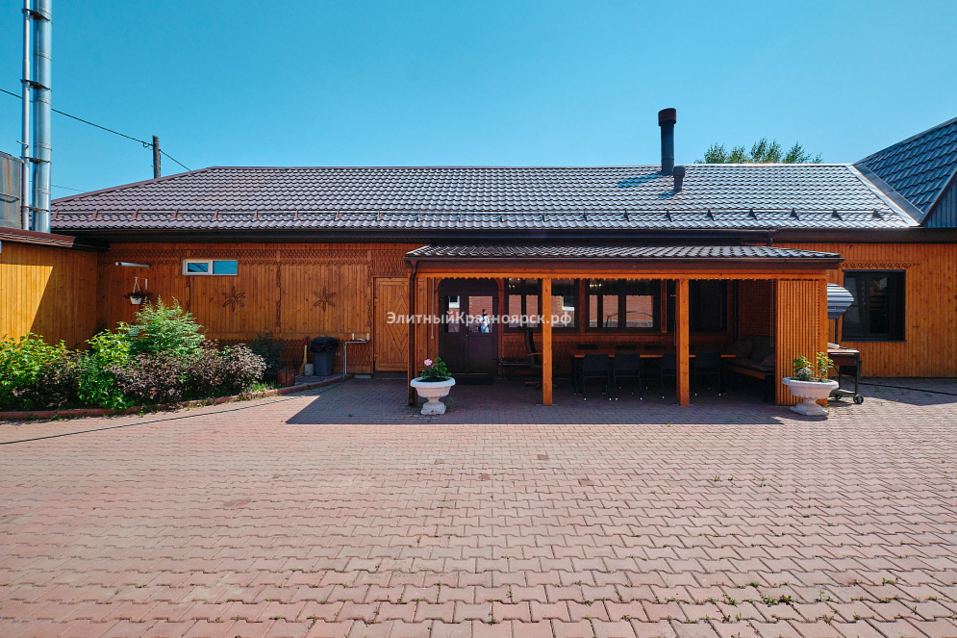 Пять спален, винтажная мебель и баня на дровах: коттедж в Солонцах продают за 49 млн 2 Пять спален, винтажная мебель и баня на дровах: коттедж в Солонцах продают за 49 млн 2