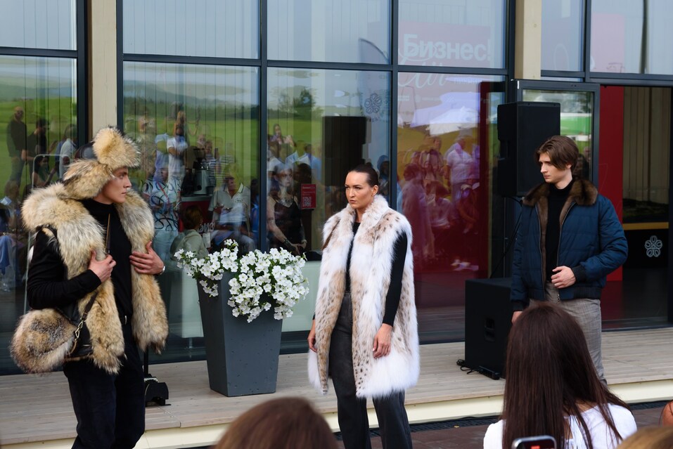 Высокая мода на зеленых полях: рассказываем о fashion-показе на Бизнес!AIR 2 Высокая мода на зеленых полях: рассказываем о fashion-показе на Бизнес!AIR 2