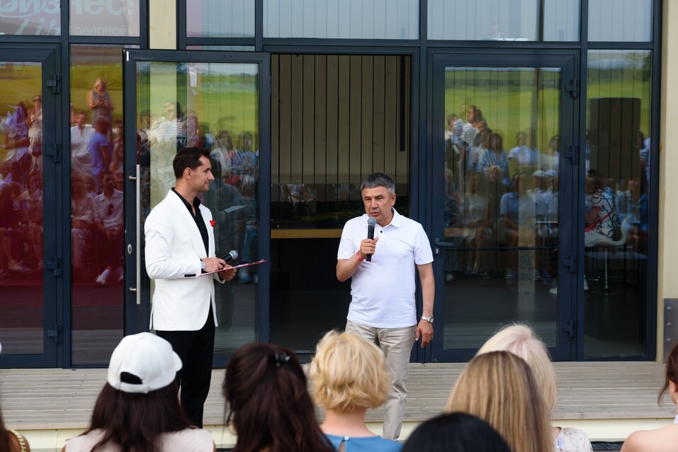 Высокая мода на зеленых полях: рассказываем о fashion-показе на Бизнес!AIR 4 Высокая мода на зеленых полях: рассказываем о fashion-показе на Бизнес!AIR 4