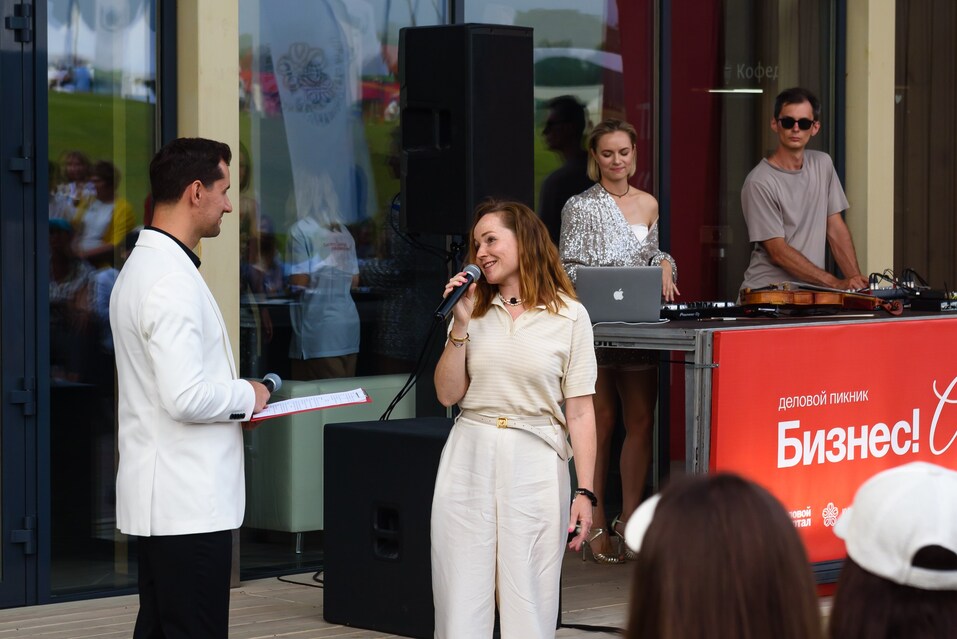 Высокая мода на зеленых полях: рассказываем о fashion-показе на Бизнес!AIR 7 Высокая мода на зеленых полях: рассказываем о fashion-показе на Бизнес!AIR 7