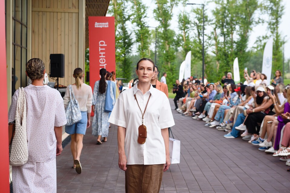 Высокая мода на зеленых полях: рассказываем о fashion-показе на Бизнес!AIR 8 Высокая мода на зеленых полях: рассказываем о fashion-показе на Бизнес!AIR 8