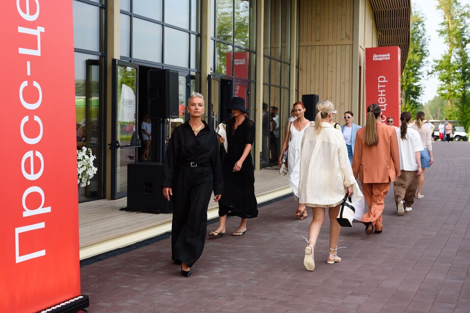 Высокая мода на зеленых полях: рассказываем о fashion-показе на Бизнес!AIR 9 Высокая мода на зеленых полях: рассказываем о fashion-показе на Бизнес!AIR 9