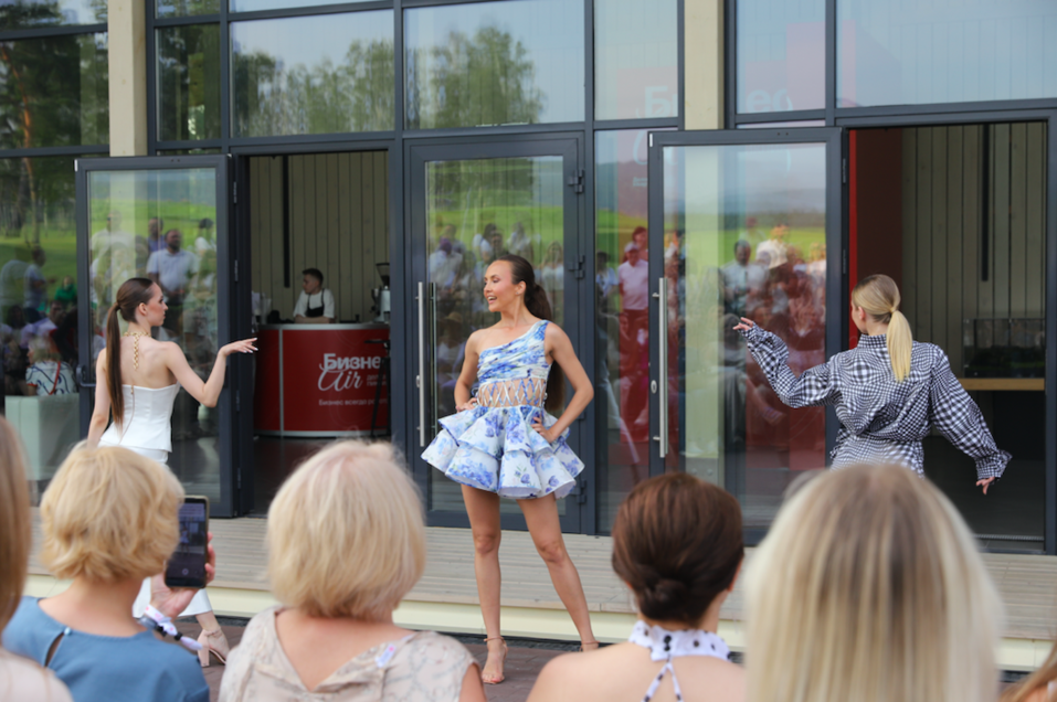 Высокая мода на зеленых полях: рассказываем о fashion-показе на Бизнес!AIR 12 Высокая мода на зеленых полях: рассказываем о fashion-показе на Бизнес!AIR 12