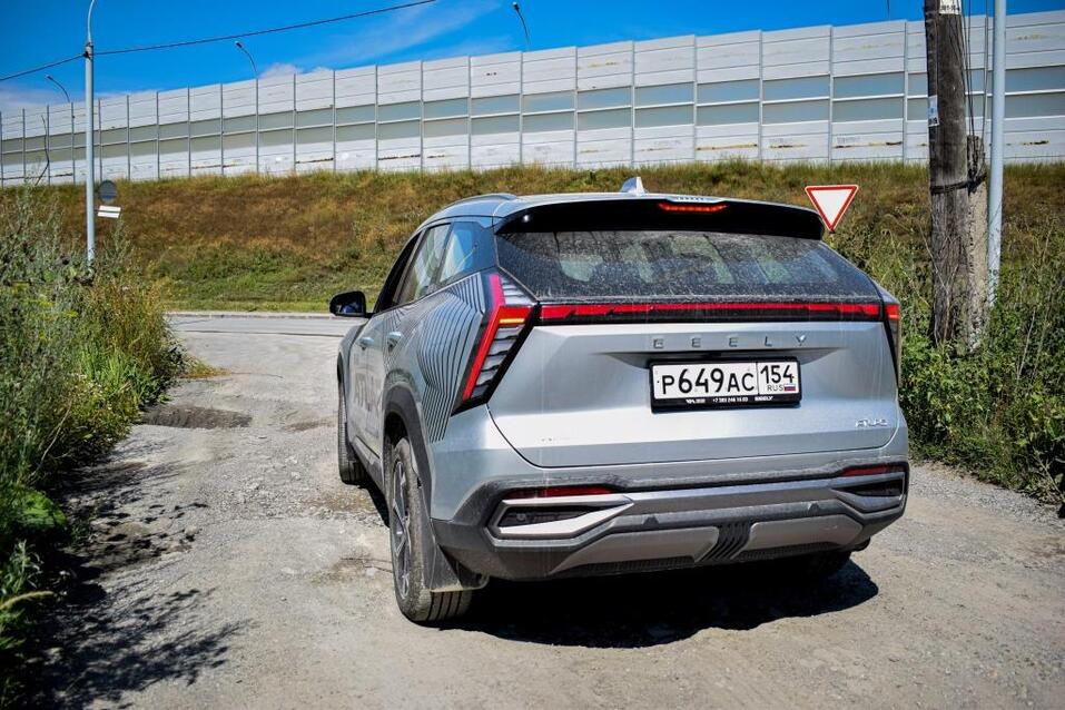 Тест-драйв показал новые возможности Geely Atlas с полным приводом 2 Тест-драйв показал новые возможности Geely Atlas с полным приводом 2