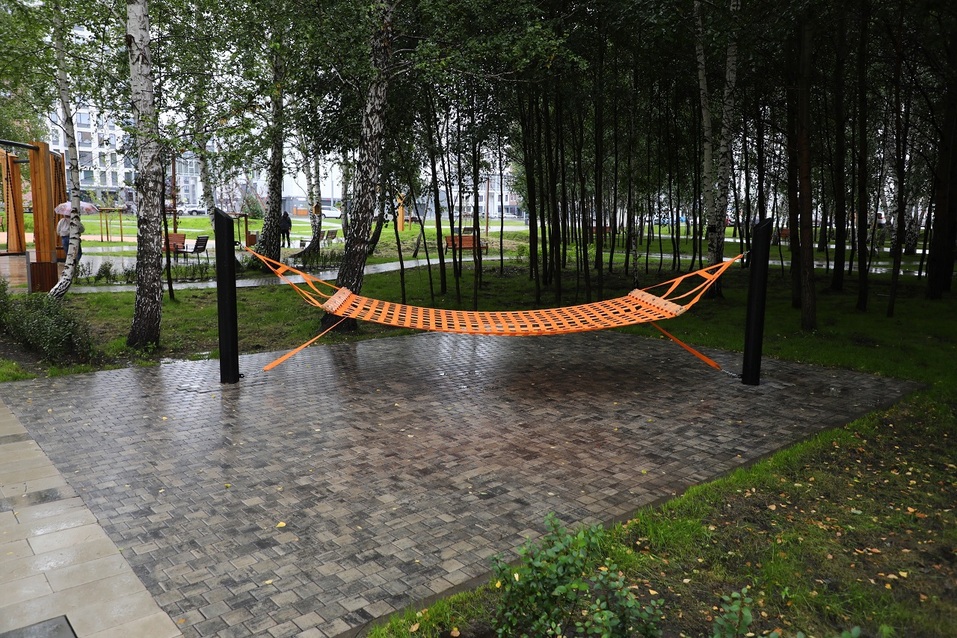 Накануне Дня города в Тюмени открыли новый сквер (с ливневой канализацией) 4 Накануне Дня города в Тюмени открыли новый сквер (с ливневой канализацией) 4