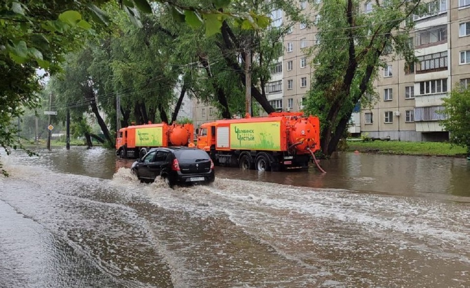В Челябинске ликвидируют последствия подтопления 3 В Челябинске ликвидируют последствия подтопления 3
