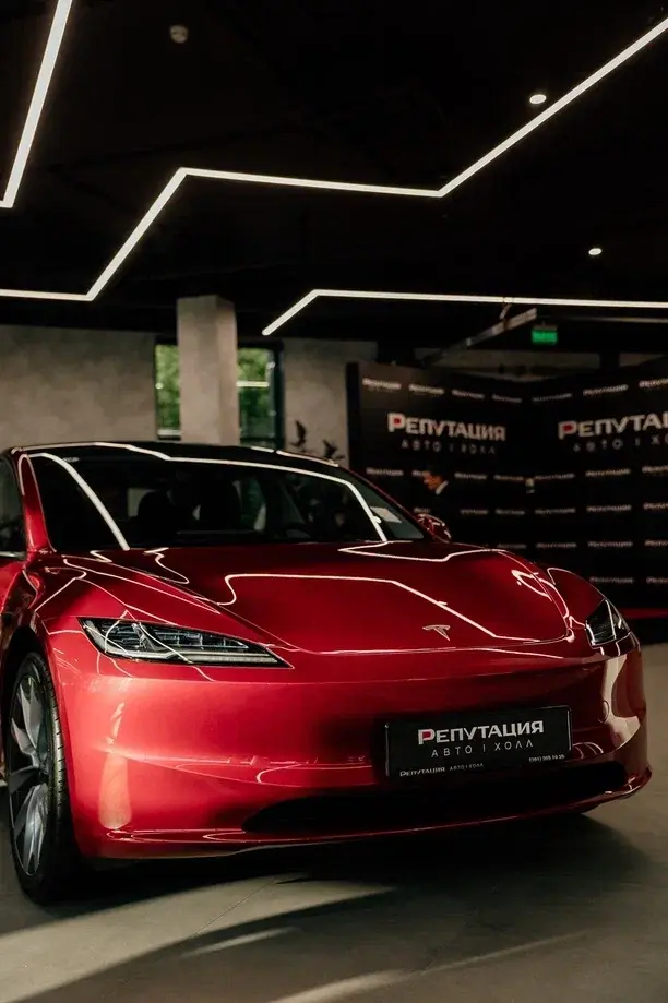 В премиальном авто-холле «Репутация» открыли галерею автомобильного искусства 1 В премиальном авто-холле «Репутация» открыли галерею автомобильного искусства 1