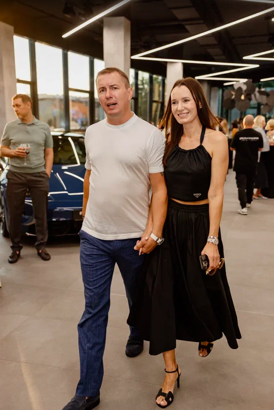 В премиальном авто-холле «Репутация» открыли галерею автомобильного искусства 6 В премиальном авто-холле «Репутация» открыли галерею автомобильного искусства 6