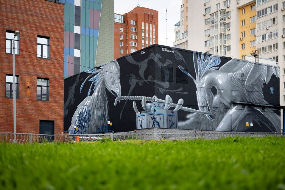 Художник из Китая украсил Екатеринбург «фарфоровыми» птицами, а мастер из ОАЭ абстракцией 2 Художник из Китая украсил Екатеринбург «фарфоровыми» птицами, а мастер из ОАЭ абстракцией 2