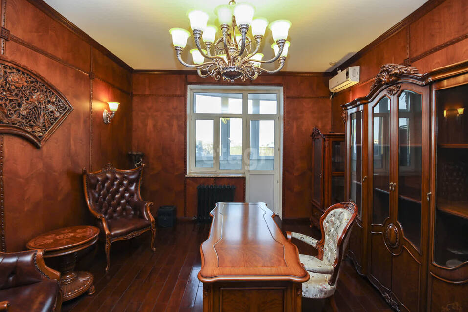 В Тюмени за 150 млн рублей продают офис в квартире с золотым унитазом 1 В Тюмени за 150 млн рублей продают офис в квартире с золотым унитазом 1