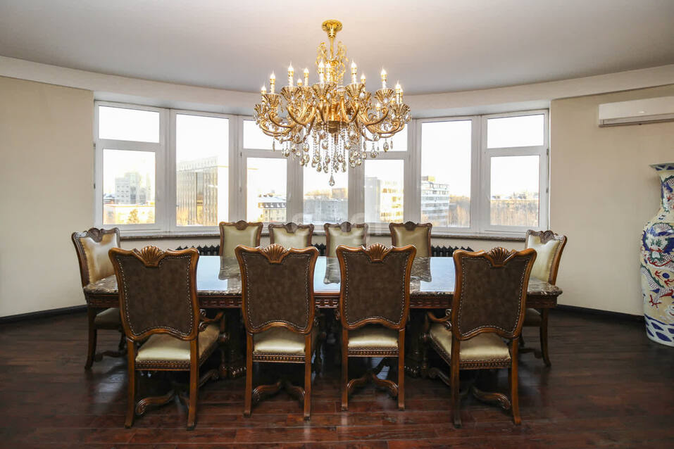 В Тюмени за 150 млн рублей продают офис в квартире с золотым унитазом 2 В Тюмени за 150 млн рублей продают офис в квартире с золотым унитазом 2