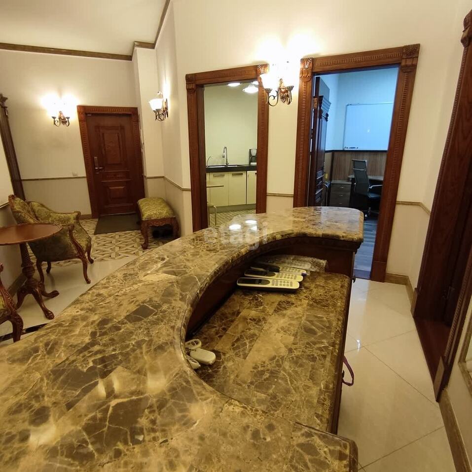 В Тюмени за 150 млн рублей продают офис в квартире с золотым унитазом 5 В Тюмени за 150 млн рублей продают офис в квартире с золотым унитазом 5