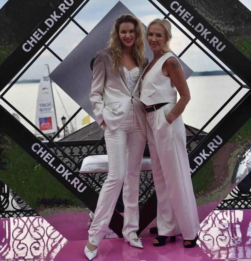 Business Residence 2024: самые яркие моменты деловой вечеринки лета. Фоторепортаж 27 Business Residence 2024: самые яркие моменты деловой вечеринки лета. Фоторепортаж 27