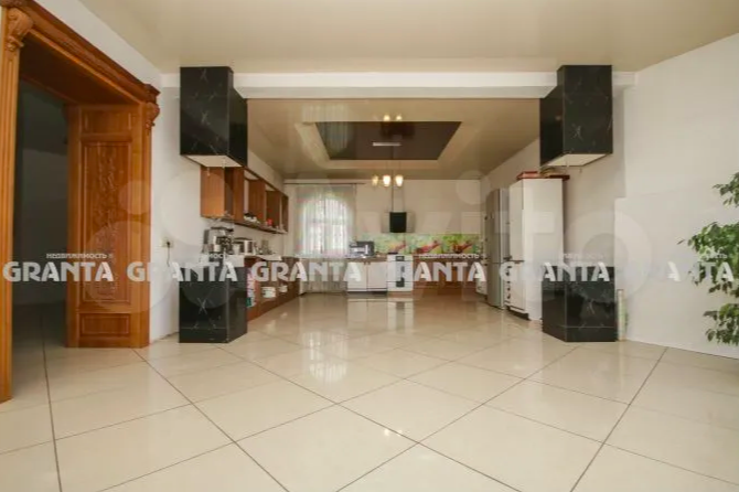 С видом на город: коттедж за 69 млн продают в Красноярске 1 С видом на город: коттедж за 69 млн продают в Красноярске 1