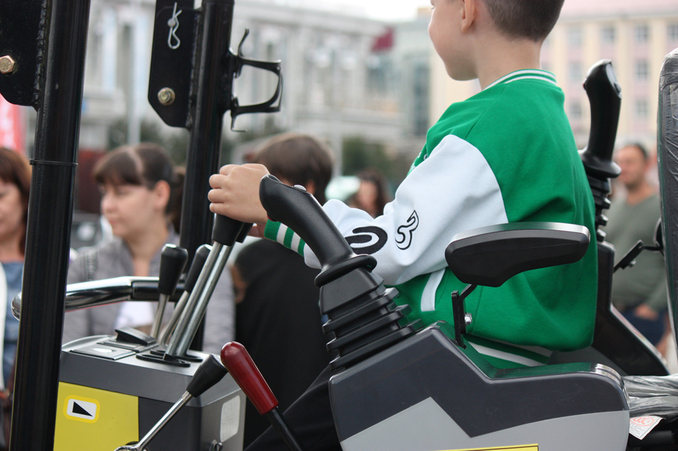 Екатеринбург всем городом отпраздновал День строителя-2024 / ФОТОРЕПОРТАЖ 2 Екатеринбург всем городом отпраздновал День строителя-2024 / ФОТОРЕПОРТАЖ 2