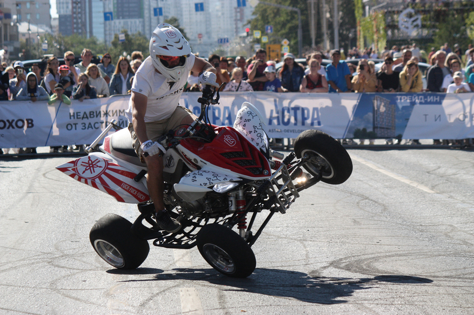 Екатеринбург всем городом отпраздновал День строителя-2024 / ФОТОРЕПОРТАЖ 16 Екатеринбург всем городом отпраздновал День строителя-2024 / ФОТОРЕПОРТАЖ 16