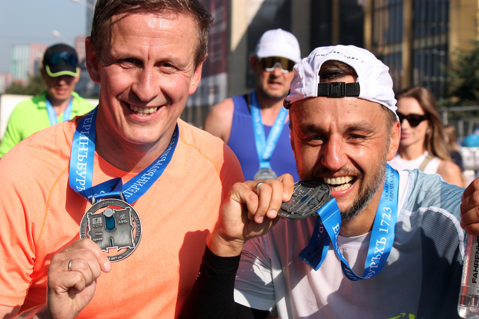 На старт пробега «Европа-Азия» в Екатеринбурге вышли бегуны из 352 городов / ФОТОРЕПОРТАЖ 15 На старт пробега «Европа-Азия» в Екатеринбурге вышли бегуны из 352 городов / ФОТОРЕПОРТАЖ 15