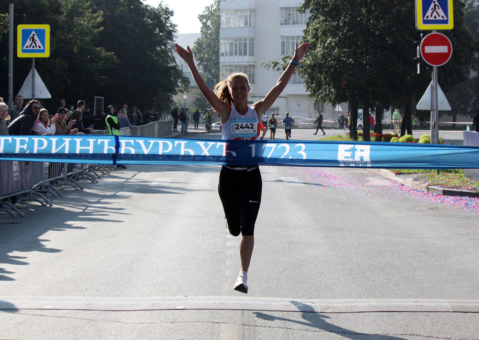 На старт пробега «Европа-Азия» в Екатеринбурге вышли бегуны из 352 городов / ФОТОРЕПОРТАЖ 16 На старт пробега «Европа-Азия» в Екатеринбурге вышли бегуны из 352 городов / ФОТОРЕПОРТАЖ 16
