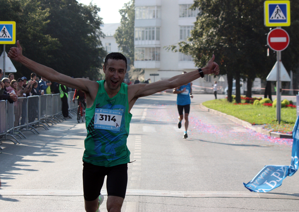 На старт пробега «Европа-Азия» в Екатеринбурге вышли бегуны из 352 городов / ФОТОРЕПОРТАЖ 17 На старт пробега «Европа-Азия» в Екатеринбурге вышли бегуны из 352 городов / ФОТОРЕПОРТАЖ 17