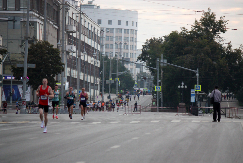 На старт пробега «Европа-Азия» в Екатеринбурге вышли бегуны из 352 городов / ФОТОРЕПОРТАЖ 6 На старт пробега «Европа-Азия» в Екатеринбурге вышли бегуны из 352 городов / ФОТОРЕПОРТАЖ 6