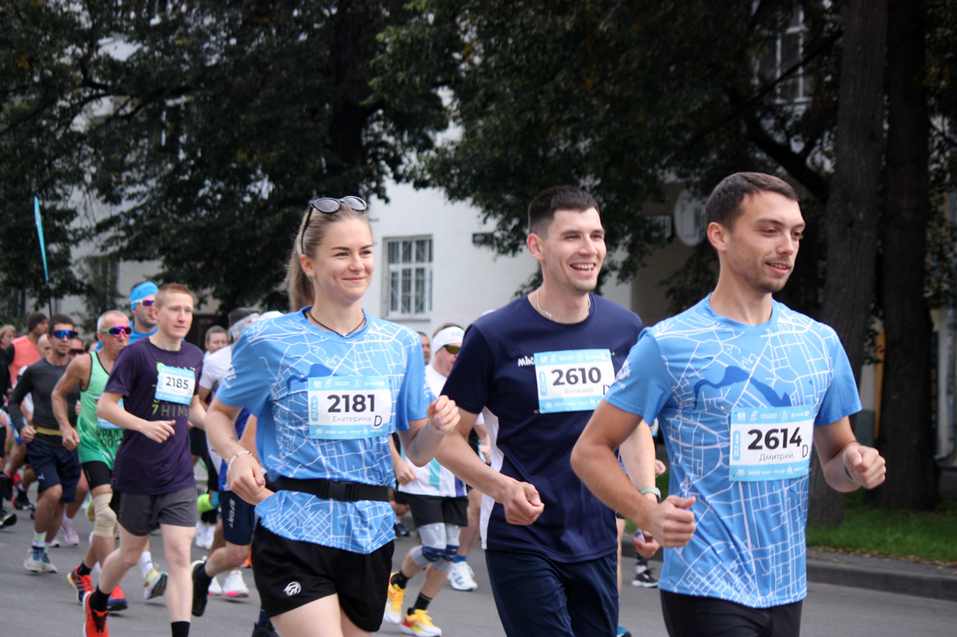 На старт пробега «Европа-Азия» в Екатеринбурге вышли бегуны из 352 городов / ФОТОРЕПОРТАЖ 5 На старт пробега «Европа-Азия» в Екатеринбурге вышли бегуны из 352 городов / ФОТОРЕПОРТАЖ 5