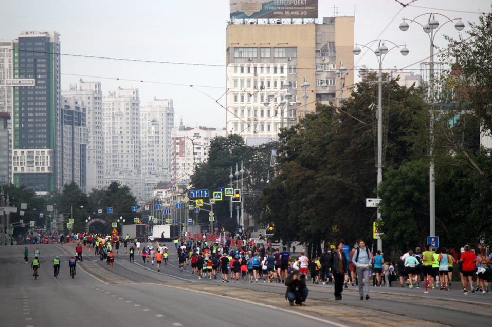 На старт пробега «Европа-Азия» в Екатеринбурге вышли бегуны из 352 городов / ФОТОРЕПОРТАЖ 8 На старт пробега «Европа-Азия» в Екатеринбурге вышли бегуны из 352 городов / ФОТОРЕПОРТАЖ 8