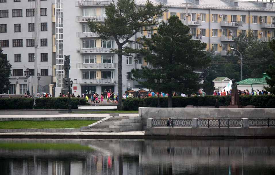 На старт пробега «Европа-Азия» в Екатеринбурге вышли бегуны из 352 городов / ФОТОРЕПОРТАЖ 4 На старт пробега «Европа-Азия» в Екатеринбурге вышли бегуны из 352 городов / ФОТОРЕПОРТАЖ 4