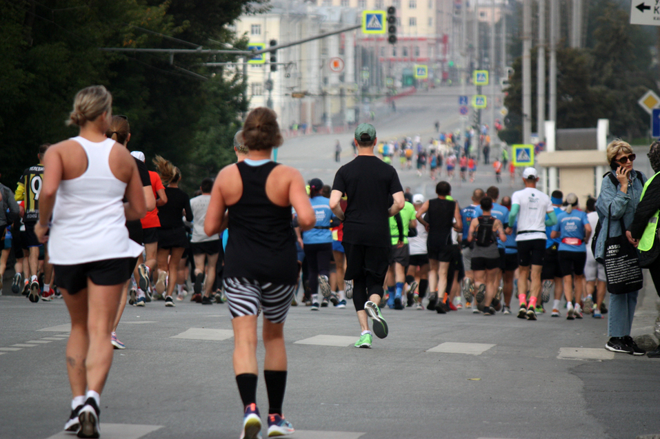 На старт пробега «Европа-Азия» в Екатеринбурге вышли бегуны из 352 городов / ФОТОРЕПОРТАЖ 11 На старт пробега «Европа-Азия» в Екатеринбурге вышли бегуны из 352 городов / ФОТОРЕПОРТАЖ 11