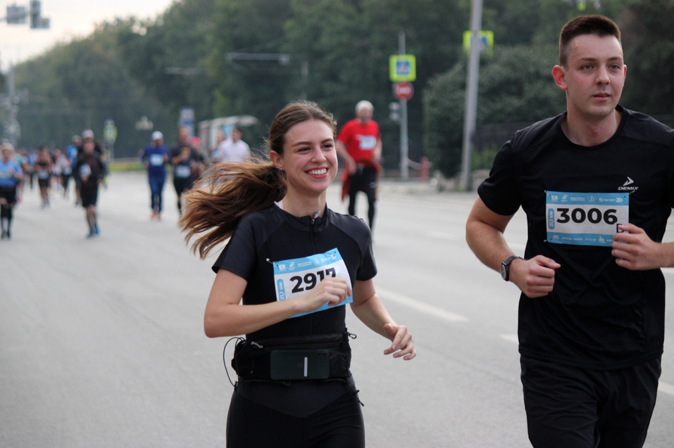На старт пробега «Европа-Азия» в Екатеринбурге вышли бегуны из 352 городов / ФОТОРЕПОРТАЖ 12 На старт пробега «Европа-Азия» в Екатеринбурге вышли бегуны из 352 городов / ФОТОРЕПОРТАЖ 12