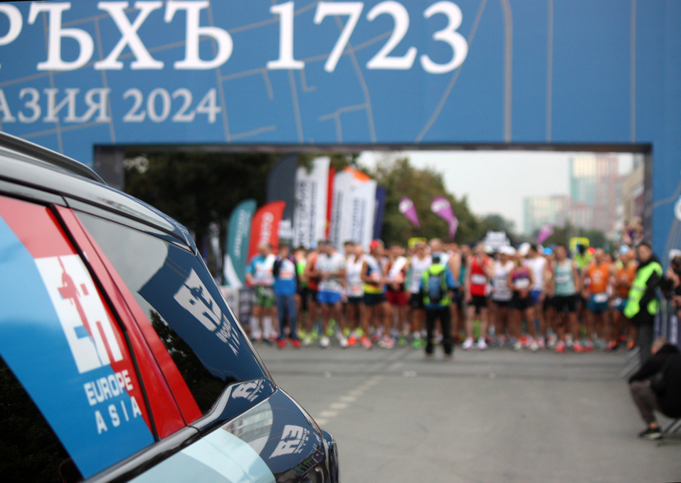 На старт пробега «Европа-Азия» в Екатеринбурге вышли бегуны из 352 городов / ФОТОРЕПОРТАЖ 1 На старт пробега «Европа-Азия» в Екатеринбурге вышли бегуны из 352 городов / ФОТОРЕПОРТАЖ 1