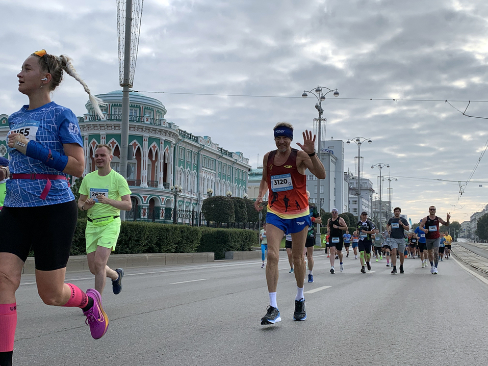 На старт пробега «Европа-Азия» в Екатеринбурге вышли бегуны из 352 городов / ФОТОРЕПОРТАЖ 7 На старт пробега «Европа-Азия» в Екатеринбурге вышли бегуны из 352 городов / ФОТОРЕПОРТАЖ 7