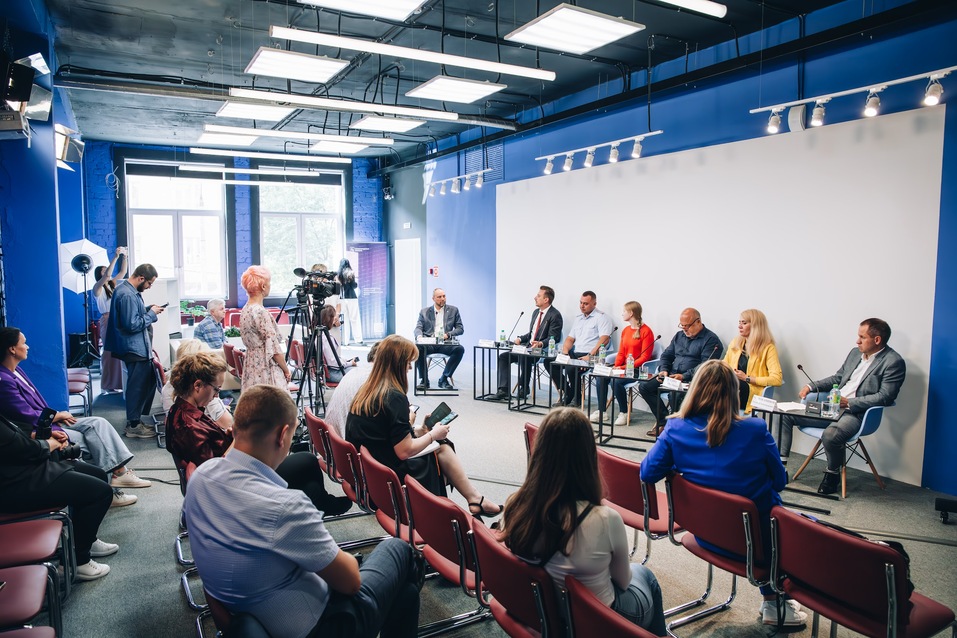 Реальный ущерб от виртуальных действий. Как обезопасить себя в онлайн-пространстве? 1 Реальный ущерб от виртуальных действий. Как обезопасить себя в онлайн-пространстве? 1